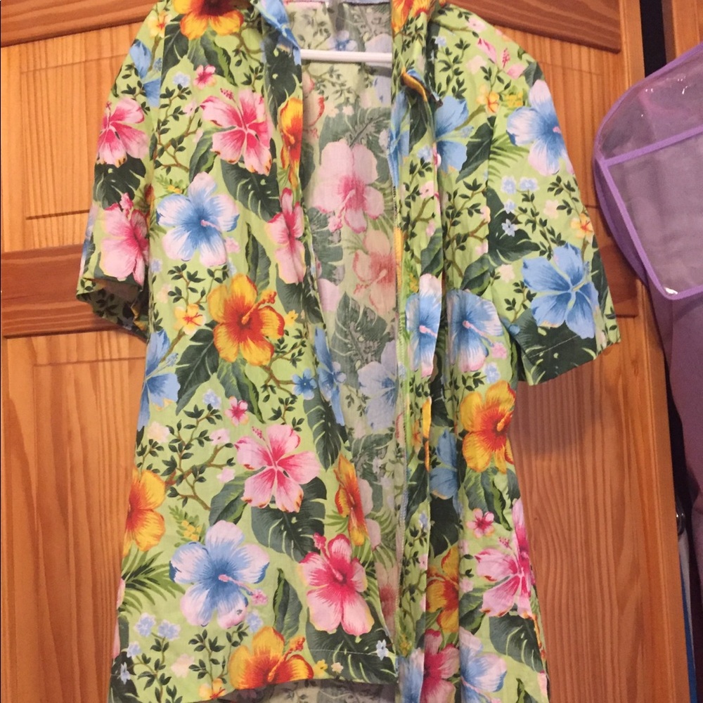 Hawaiian button up shirt